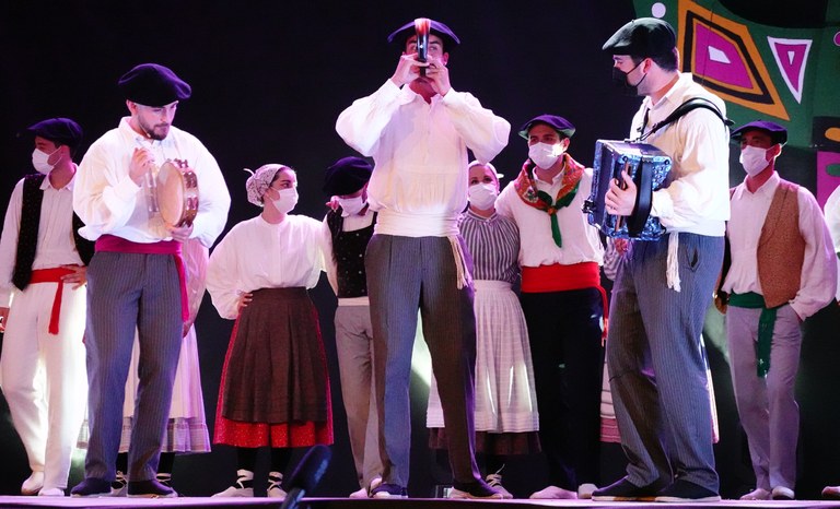 Dantza eta erritmoa adierazteko moduak. Portugaleteko 46. Nazioarteko Folklore Jaialdia Dantza eta erritmoa adierazteko moduak. Portugaleteko 46. Nazioarteko Folklore Jaialdia