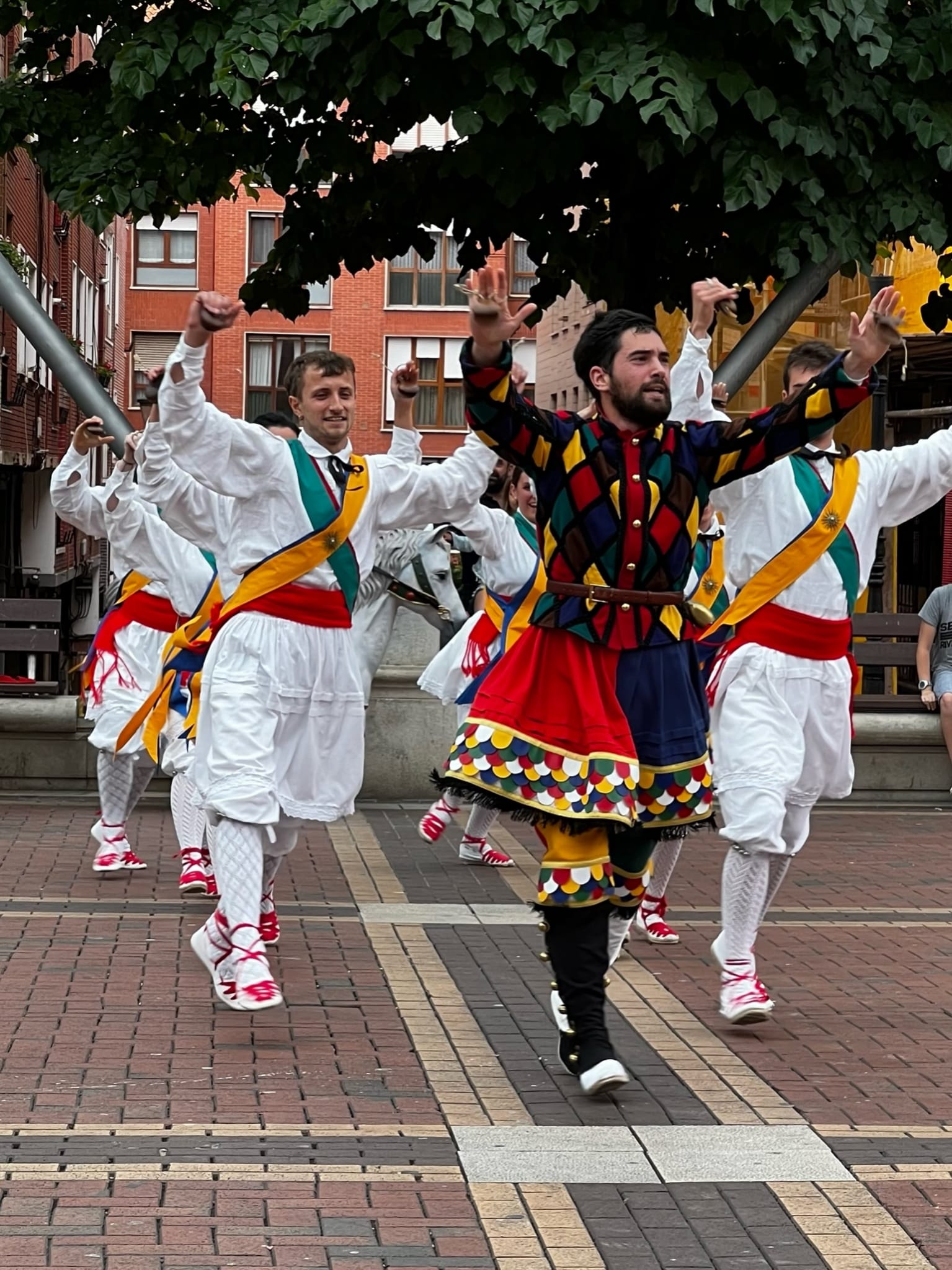 Giza dorrearen hastapena kriskitinez. Argazkia: Asier Alonso Ordoñez Giza dorrearen hastapena kriskitinez. Argazkia: Asier Alonso Ordoñez
