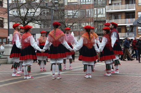 Santa Agedako aurreskua