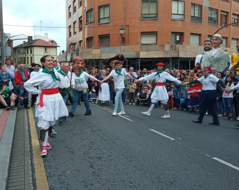 Sestaoko San Pedro jaietako aurreskuaren lehenbiziko dantza-soka Sestaoko San Pedro jaietako aurreskuaren lehenbiziko dantza-soka