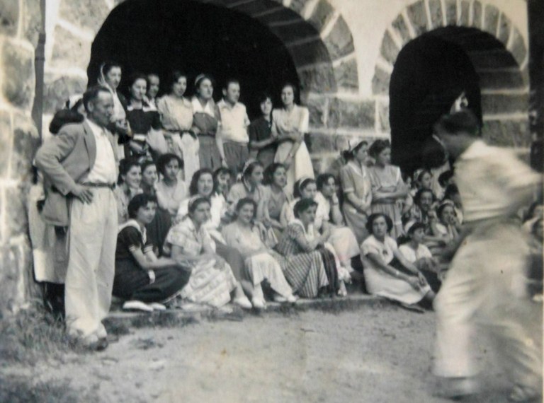 Aurreskua: Aurrez aurre  Aurreskua: Aurrez aurre