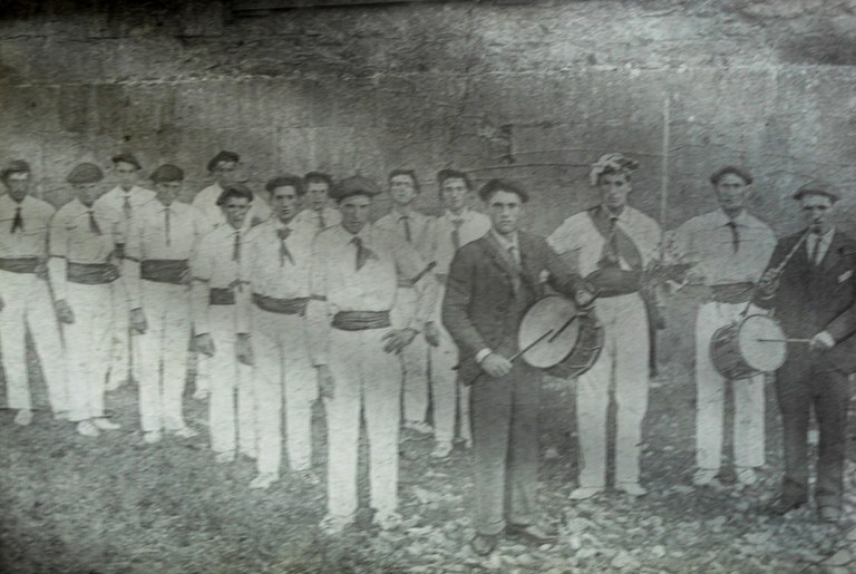 Entsegu espazioak eta metodoak dantza tradizionalean Entsegu espazioak eta metodoak dantza tradizionalean