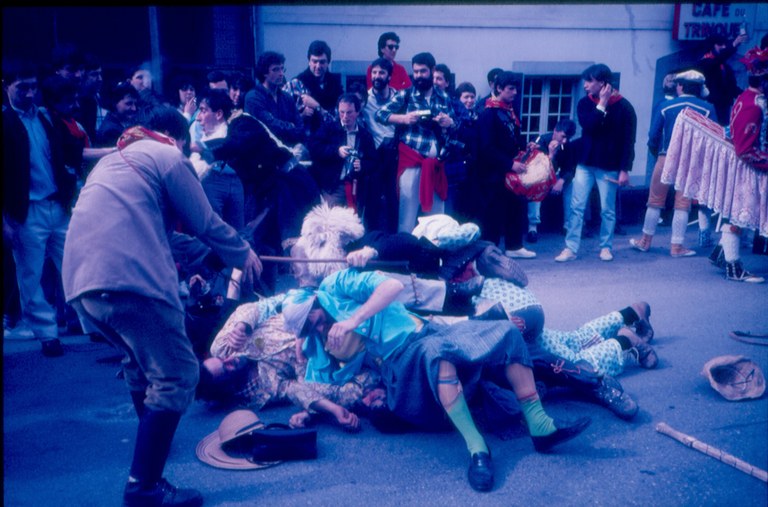 Inauterietako segizioen alde iluna Inauterietako segizioen alde iluna