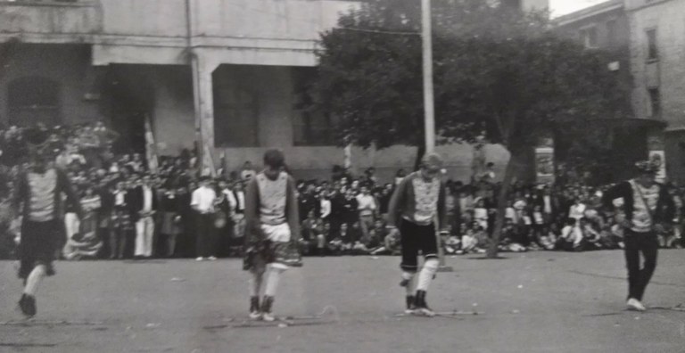 Txako, Txako, ... Txakolin (Hiru paragrafotan)