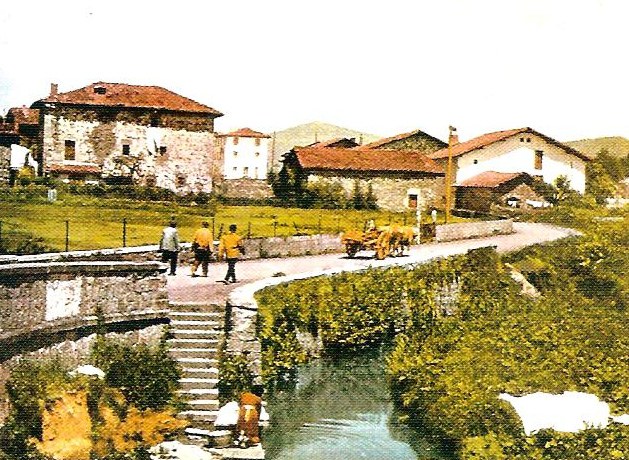 Otxandioko emakumeen aurreskua berreskuratzeko gonbidapena