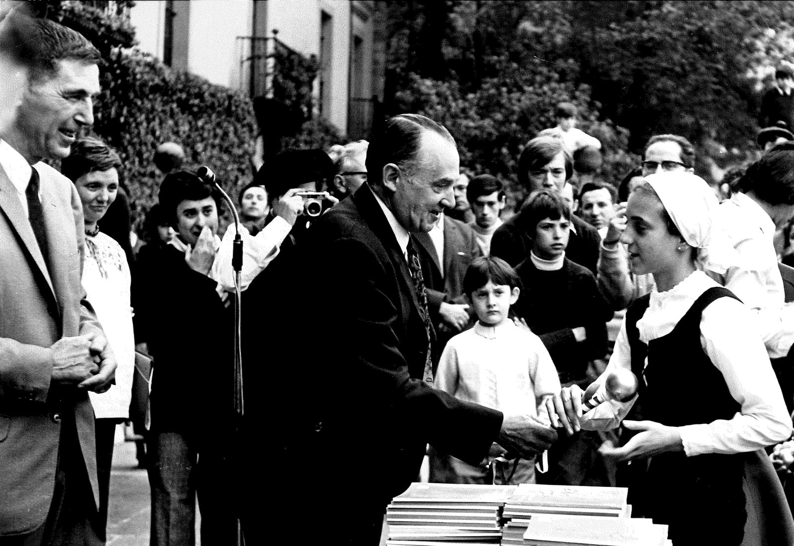 1973an, Eskolarteko Dantzari Txiki Egunak Oñatin emandakoak