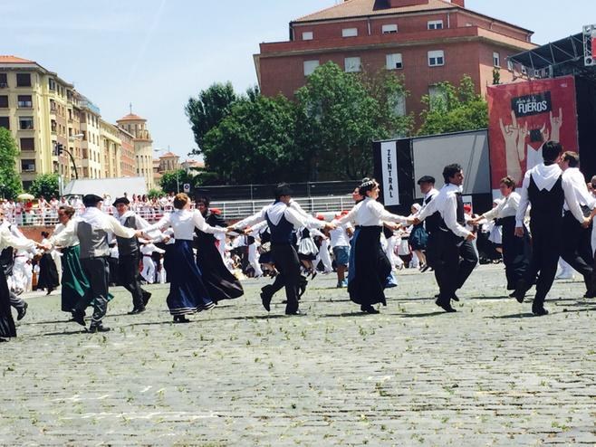 Iruñerriko dantzarien Folklore jaialdia 2015