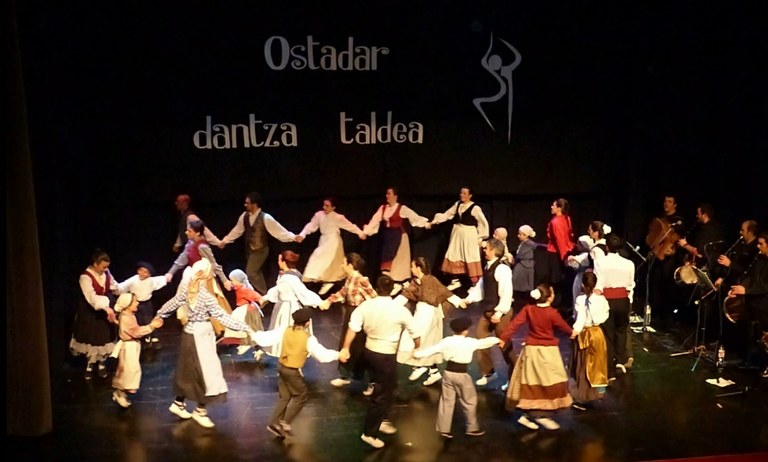 Atzerapenez, baina dantzan jarraituko dugu