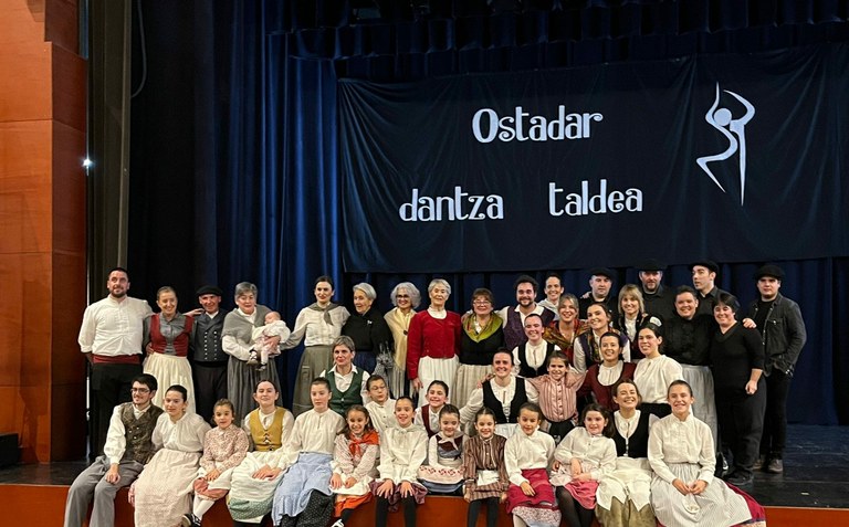 Beasain 24 orduz dantzan jartzera goaz! Anima zaitezte gurekin dantzara! Beasain 24 orduz dantzan jartzera goaz! Anima zaitezte gurekin dantzara!