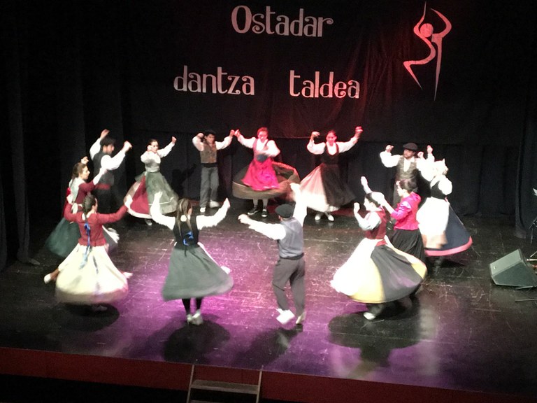 Dantzarekin, erritmoarekin eta musikarekin jolasean: halaxe sortu da 'Dantzalaparta'