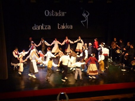 Ostadar Dantza Taldea: Gabonetako ikuskizuna 