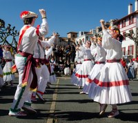 Kaskaroten moda berriz etorri da: boladan dira Lapurdiko inauteriak