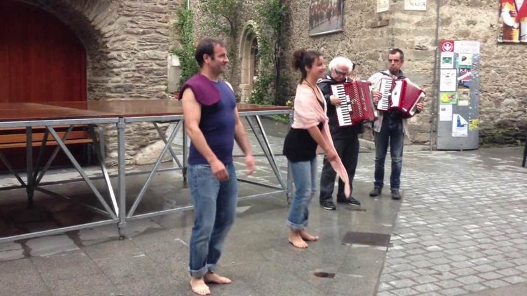 Kataluniako aurreskua edo Ball d’homenatgeren inguruan