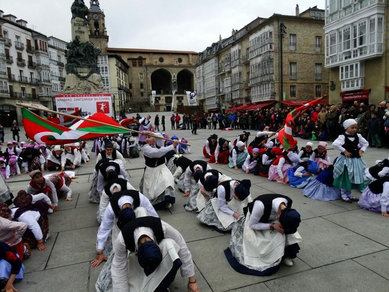 XXXIV. Arabako Euskal dantzetako eskola artekoa
