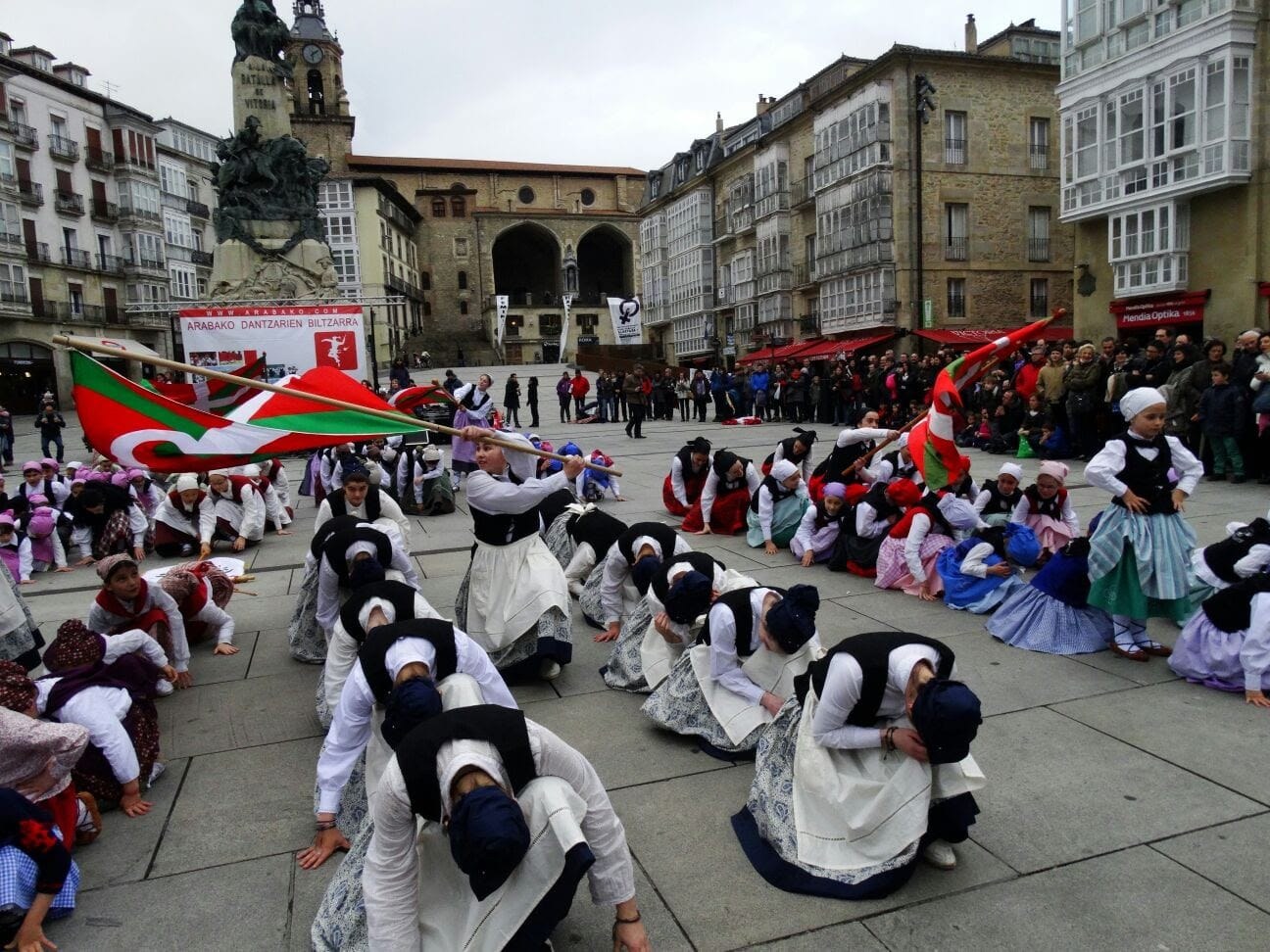 XXXIV. Arabako Euskal dantzetako eskola artekoa