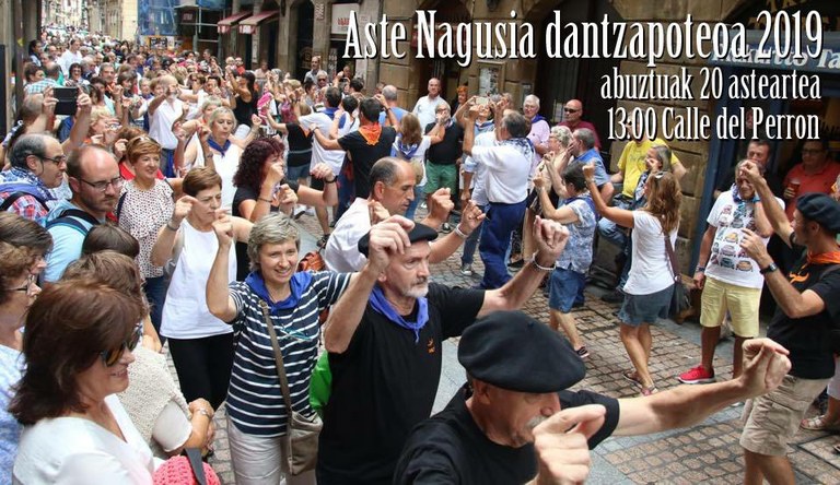 Abuztuan dantzan Aikorekin