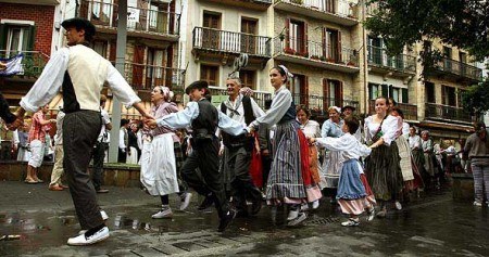 Aiko Taldea: dantzari-dantzapoteo Erromeri Eguna