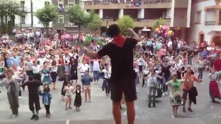 Aiko Taldea: erromeri-dantzaldia