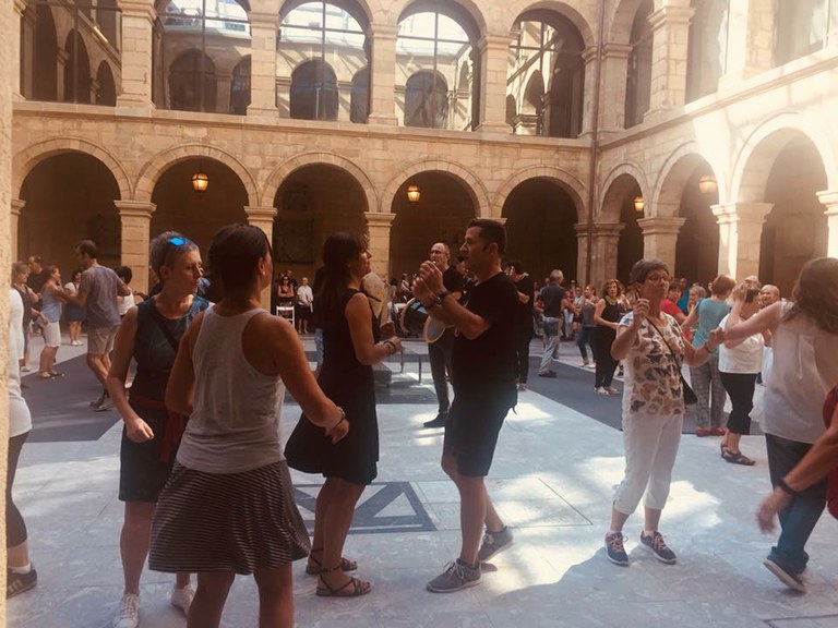 Dantza irekia Aikorekin Euskal Museoan