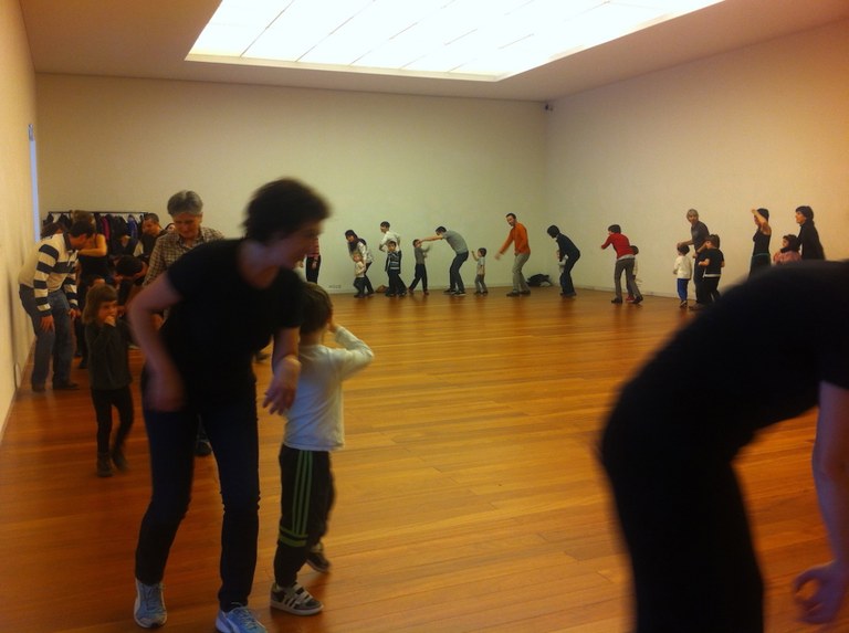 Kulunkaz, lehen urratsak  dantzan emateko tailerra. Dantza familian 