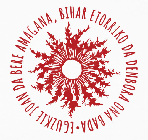 Festetarako kamiseta xuri dotoreak