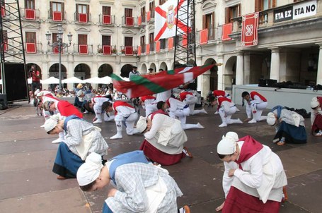 Ikurriñari omenaldia