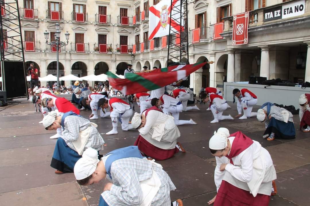 Ikurriñari omenaldia