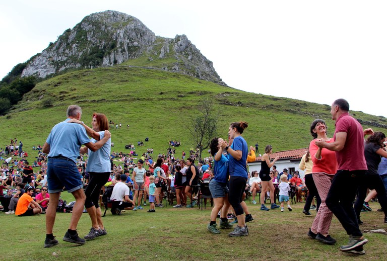 Ernio magalean dantzan