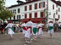 Ternua ingurutik Euskal Herrira dantzara Ternua ingurutik Euskal Herrira dantzara