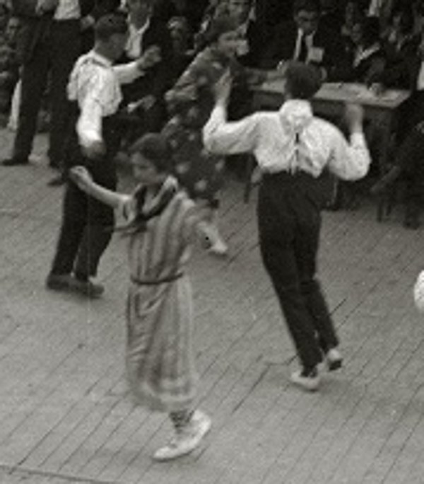 Santos Tapia Bastarrika (1929, Tolosa), dantzari baten gorabeherak Santos Tapia Bastarrika (1929, Tolosa), dantzari baten gorabeherak