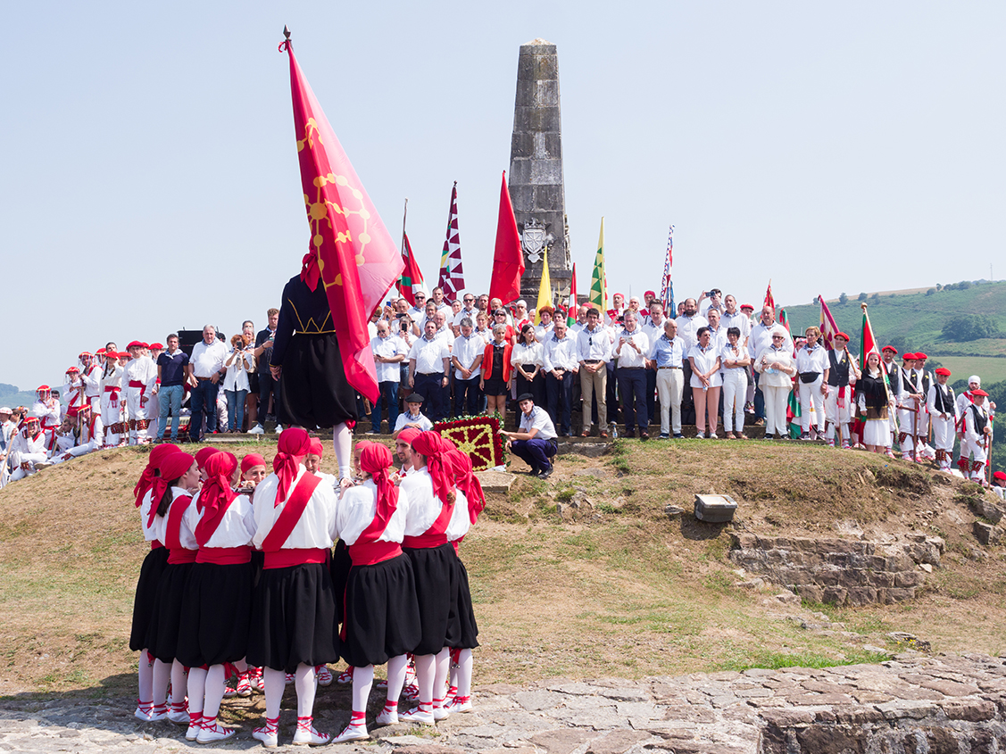 Aurtzakako (Beasain) dantzariak bandera dantzan. I. Erauskin