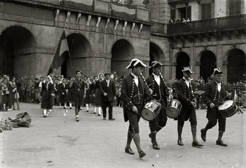 Gorulariak Donostian 1939ko San Juan bezperan, Pujanaren gidaritzapean