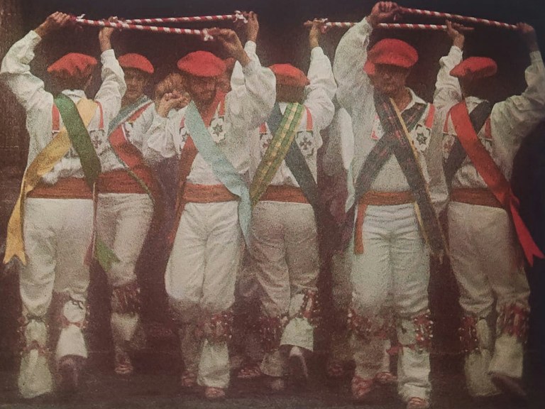 Lesakan topatu dute Gipuzkoako ezpata-zubia