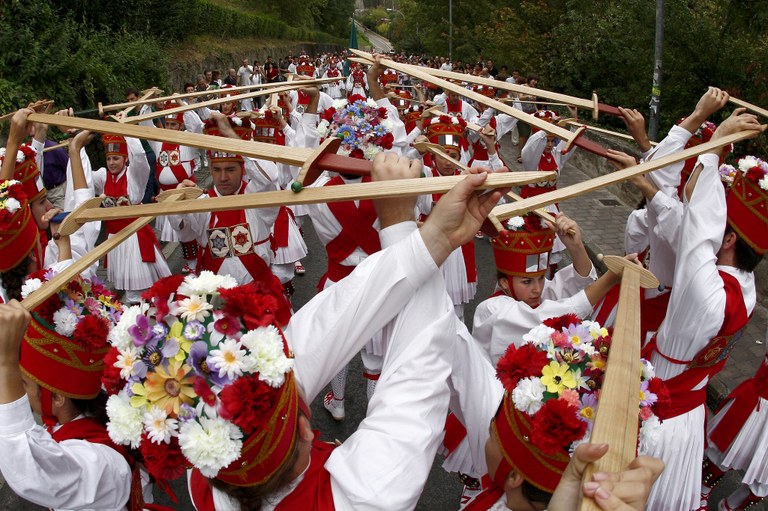 Sanermin_Aldapakoaren_ezpata-dantza_2012_01