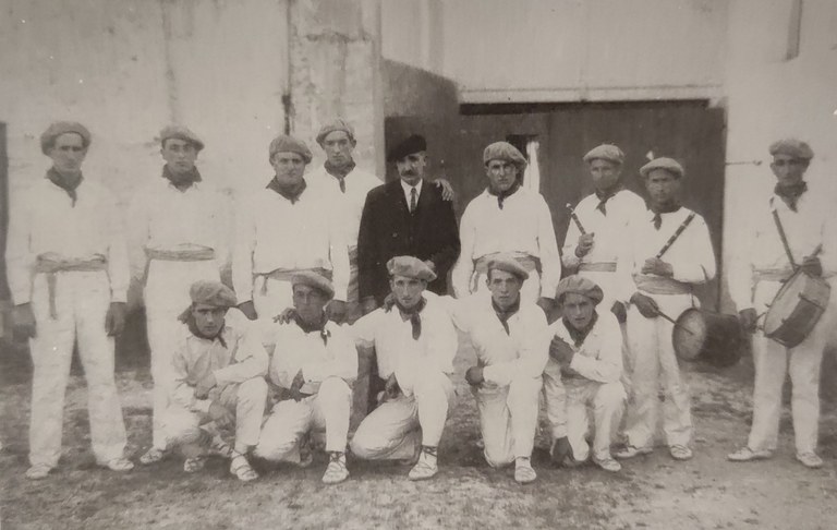 Baztandar dantzariak 1929ko Bartzelonako Nazioarteko erakusketan Baztandar dantzariak 1929ko Bartzelonako Nazioarteko erakusketan