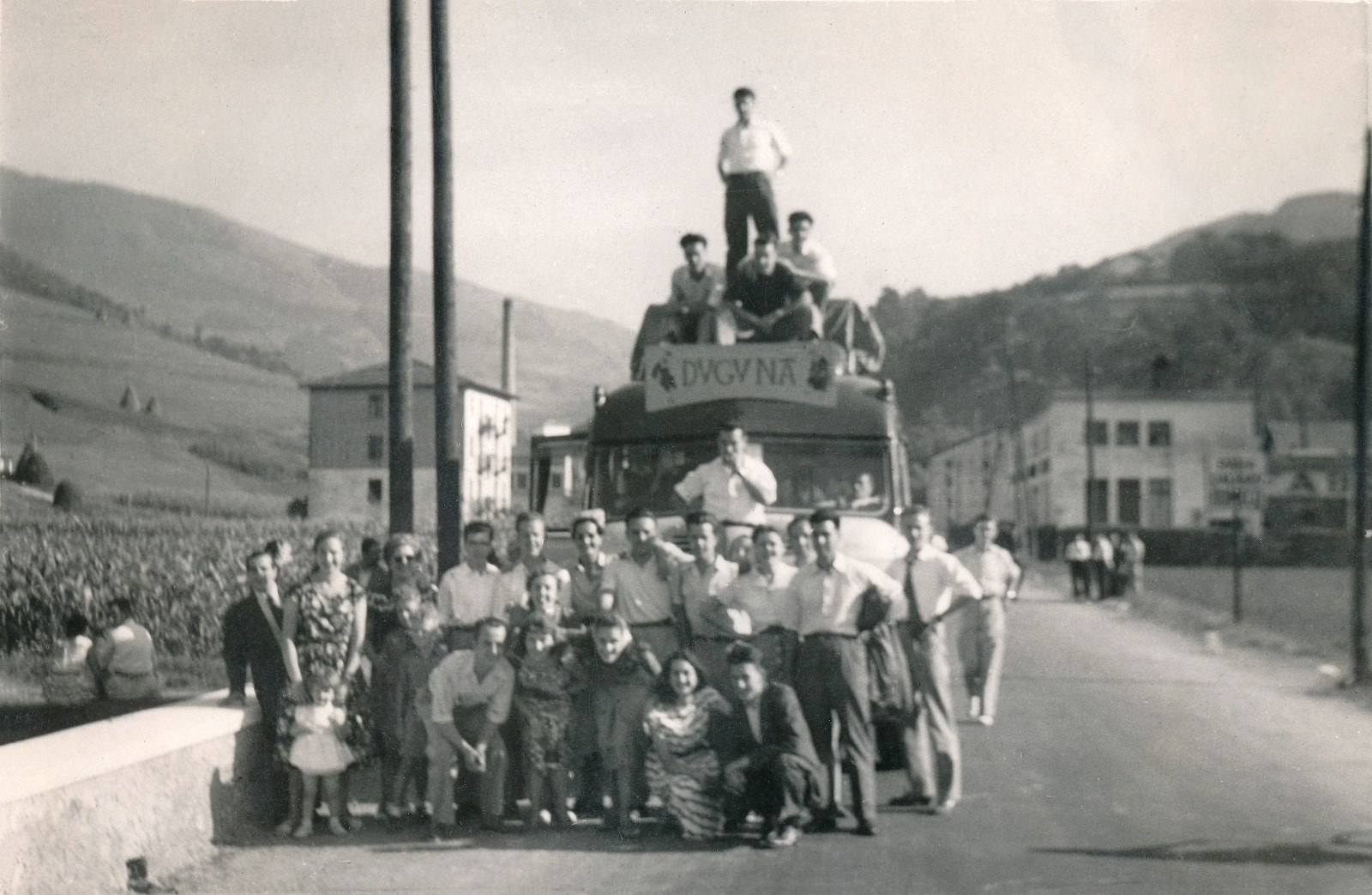 Duguna - Iruñeko dantzarion izenaz eta izanaz