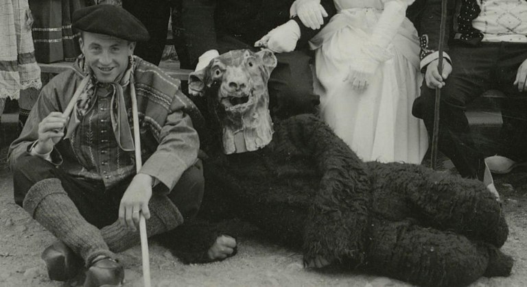 1954_Barkoxeko-maskarada-Hartza 1954_Barkoxeko-maskarada-Hartza