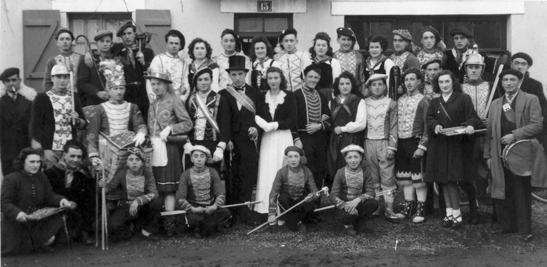 Maskaraden mintzoak 3: emazteak maskaradetan Maskaraden mintzoak 3: emazteak maskaradetan