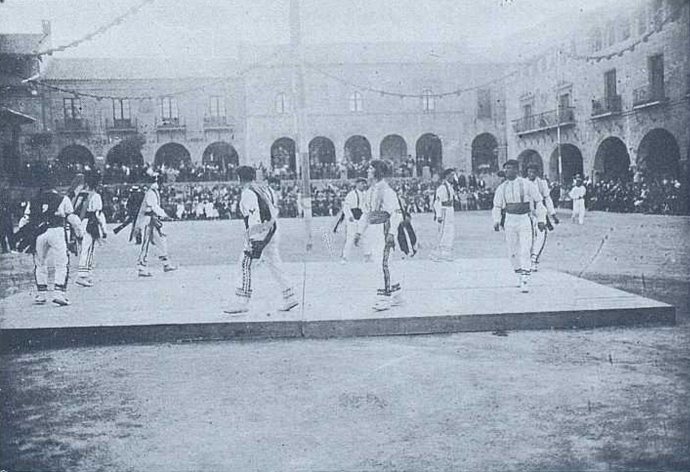 Nafar eta zuberotar dantzariak Bartzelonako 1929ko Nazioarteko Erakusketan