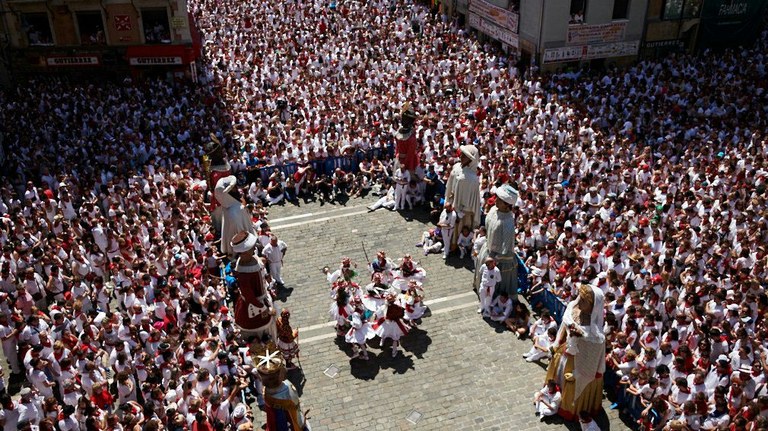 Iruñeko dantzariak sanferminetan Iruñeko dantzariak sanferminetan