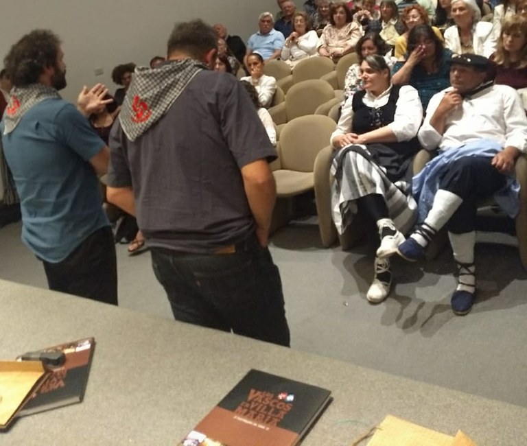 Argentinako kilonboan Dantza aurkezten