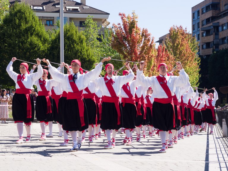 100 ezpatak kalean berriz ere