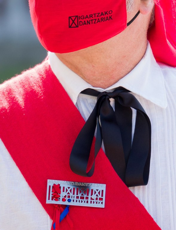 Musukoak ezpaten artean