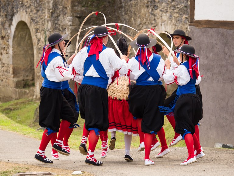 Zumitz-dantzak josi du Igartzako Zaldikoa