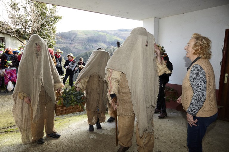 Oregi Zahar etxekoen mugarriak