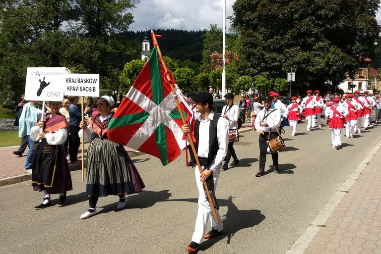Euskal dantzak munduan zehar zabaldu dira uda honetan ere Euskal dantzak munduan zehar zabaldu dira uda honetan ere