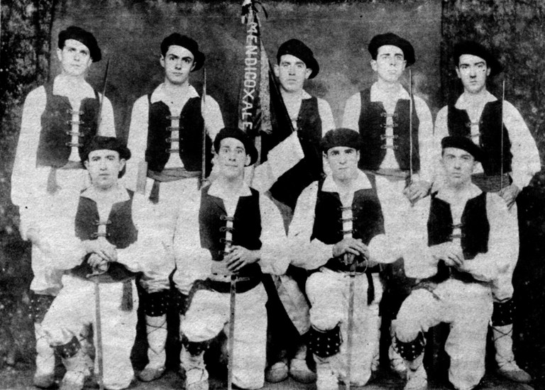 Elkarrekin dantzan Elkarrekin dantzan