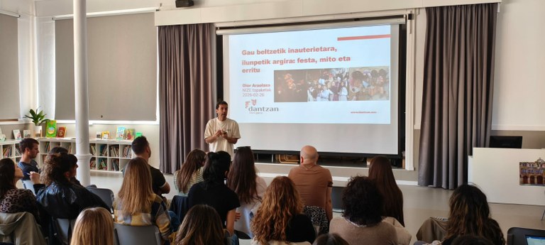 NIze topaketa Nize topaketan Aritz Ibañez eta Oier Araolazaren hitzaldia, Iruñea, 2026-02-26.