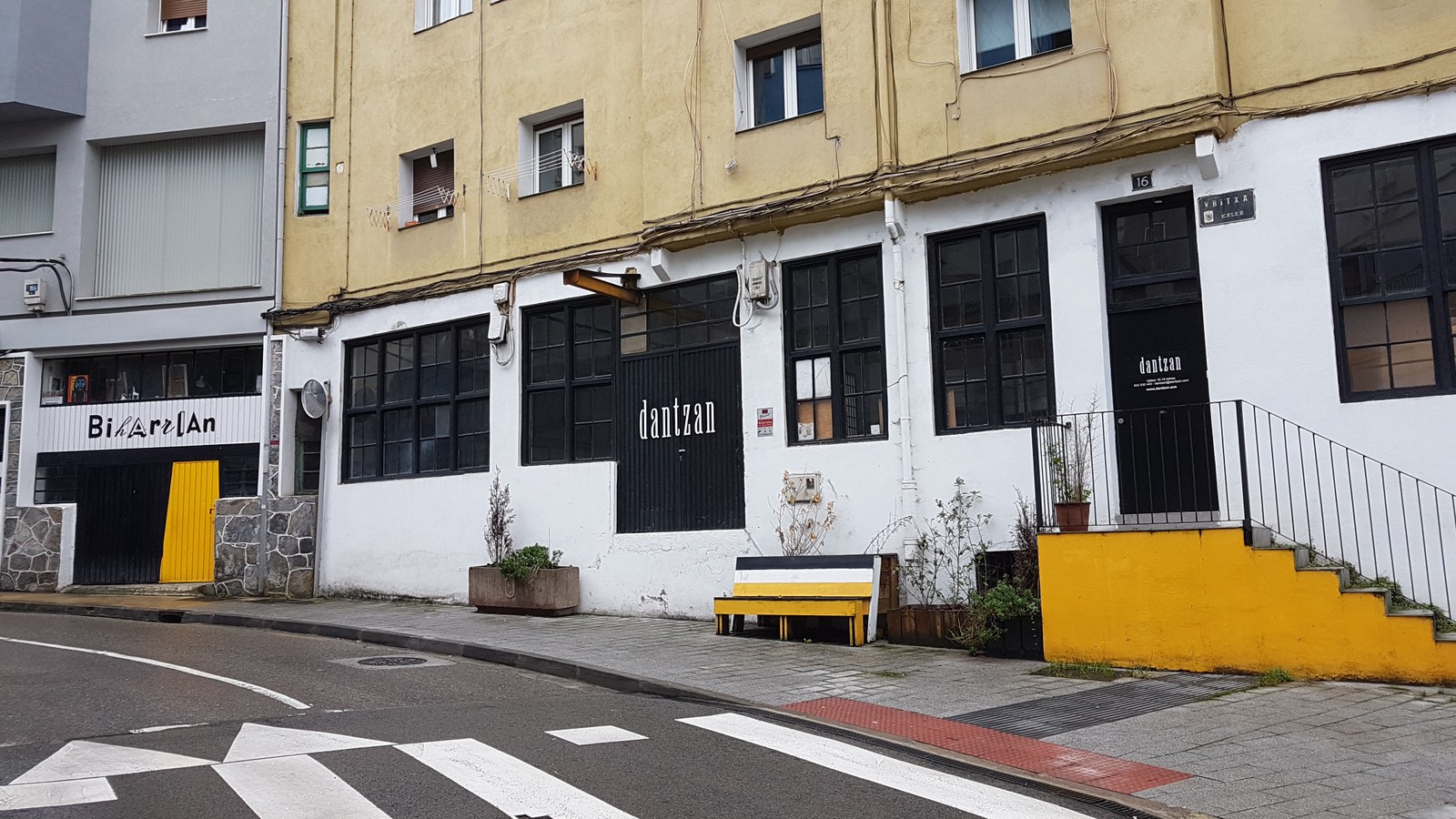Dantzan: hemen gaude