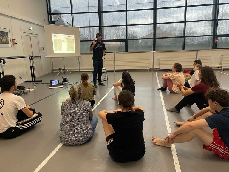 Euskal dantza hitzaldia Baionan 